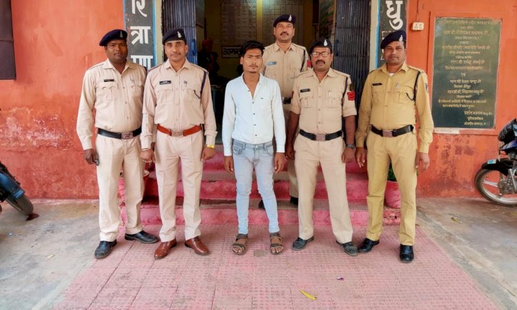 CG: फर्जी डॉक्टर गिरफ्तार…. बिना लाइसेंस के धड़ल्ले से चला रहा था क्लीनिक…  पुलिस ने किया गिरफ्तार…। चमन बहार